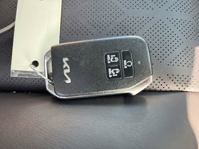 Certified 2024 Kia Carnival LX image 40