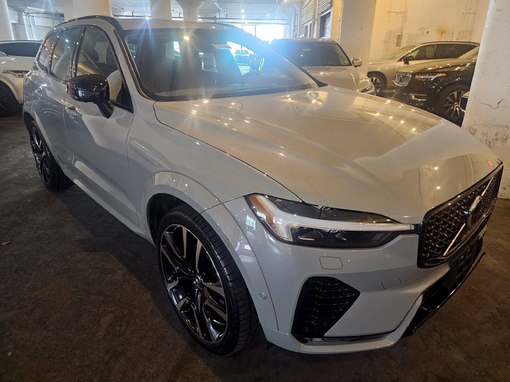 Certified 2024 Volvo XC60 B5 Ultimate w/ Climate Package AWD/4WD image 5