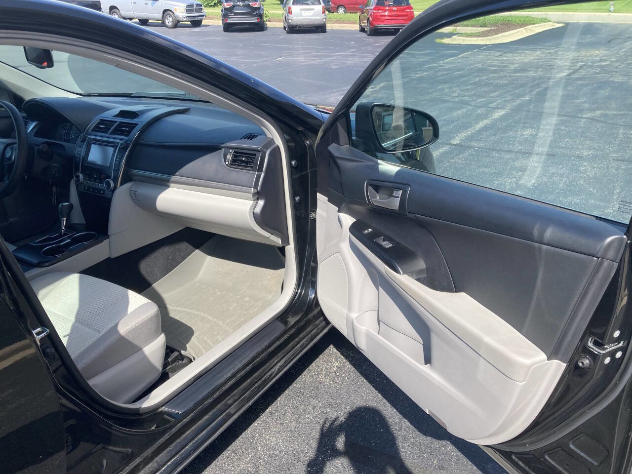 Used 2013 Toyota Camry LE image 23