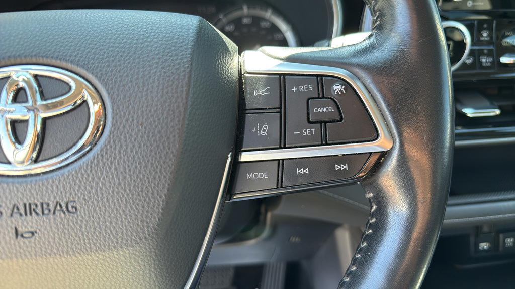 Used 2021 Toyota Highlander Limited AWD/4WD image 26