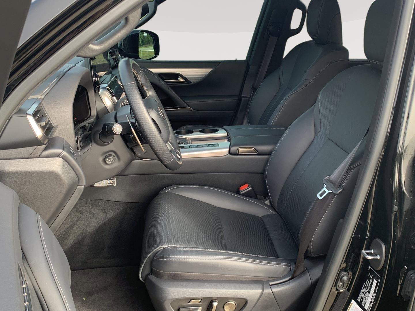 Used 2024 Lexus LX 600 F Sport image 12