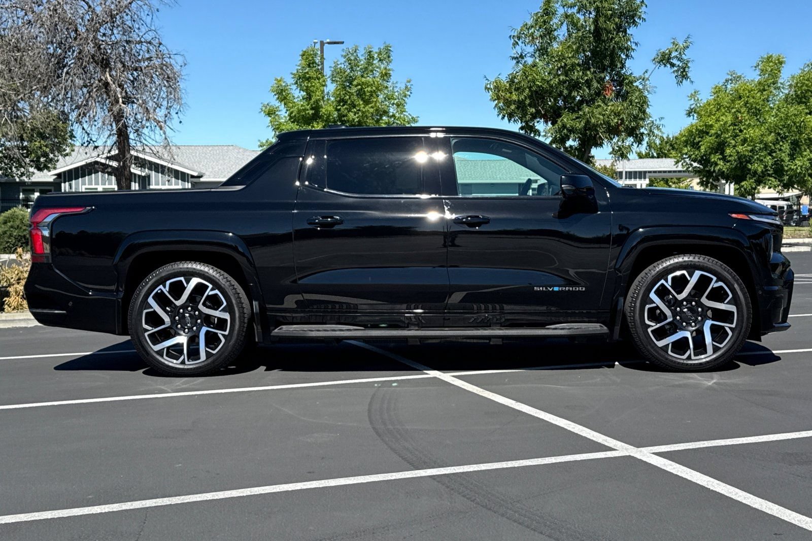 Used 2025 Chevrolet Silverado EV RST AWD/4WD image 10