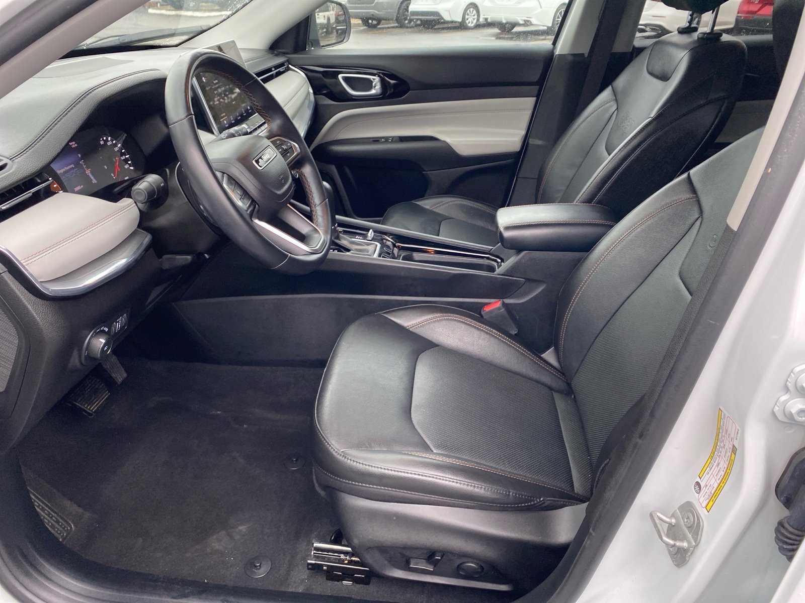 Used 2022 Jeep Compass Limited image 9