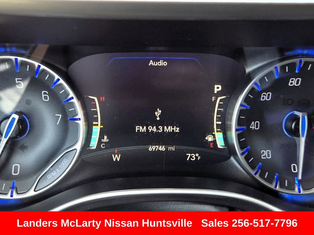 Used 2023 Chrysler Pacifica Touring-L FWD image 32