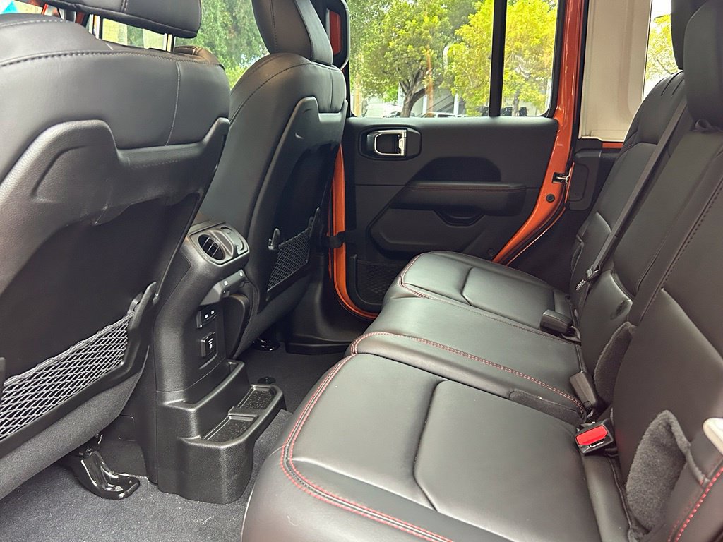 Used 2025 Jeep Wrangler Unlimited Rubicon w/ Convenience Group AWD/4WD image 42