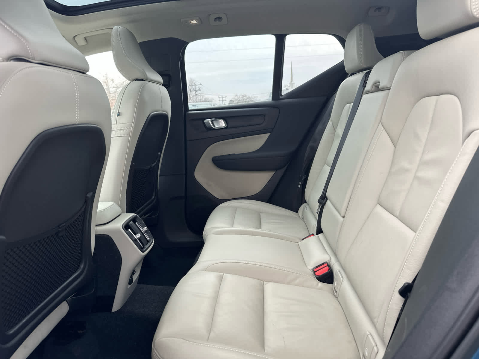 Used 2023 Volvo XC40 B5 Plus w/ Driver Assist Package image 23