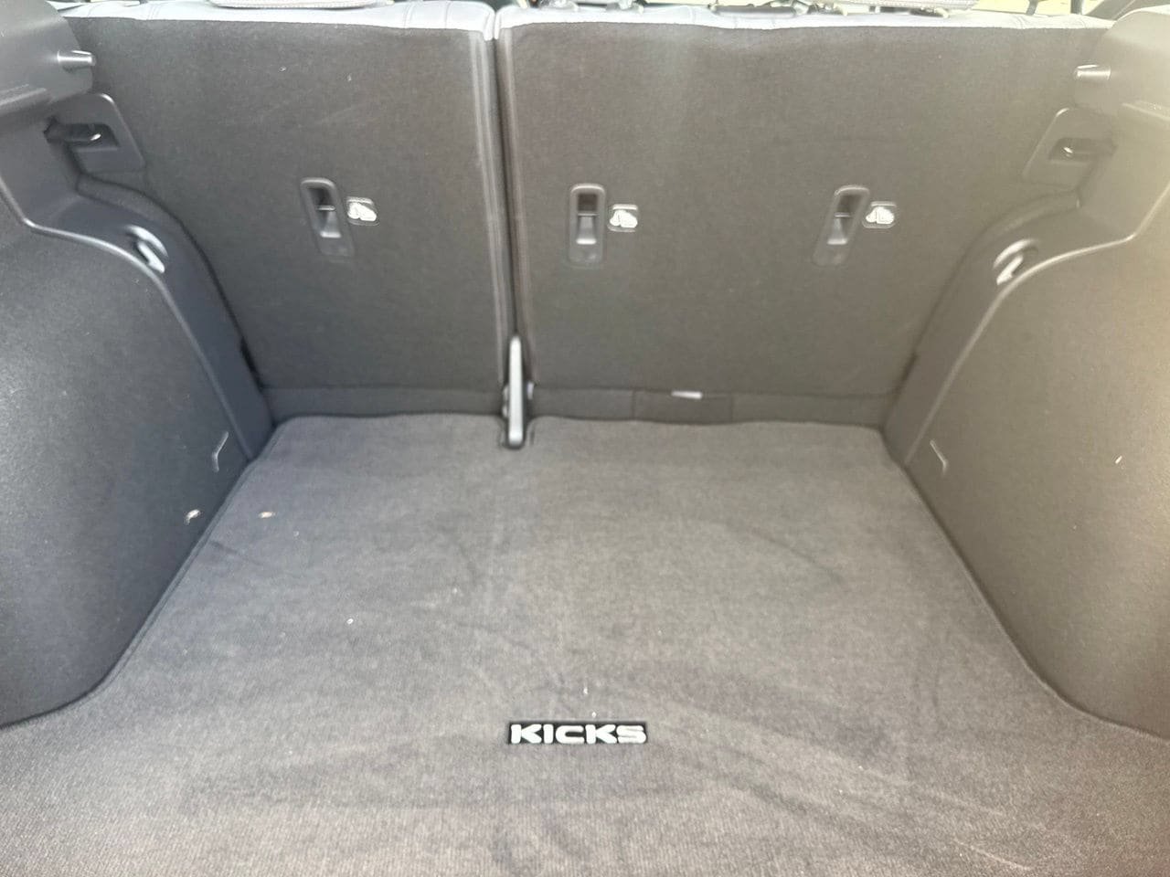 Used 2023 Nissan Kicks SR w/ SR Premium Package FWD image 30