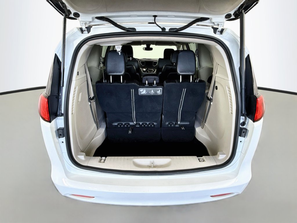 Used 2021 Chrysler Voyager Lxi FWD image 24