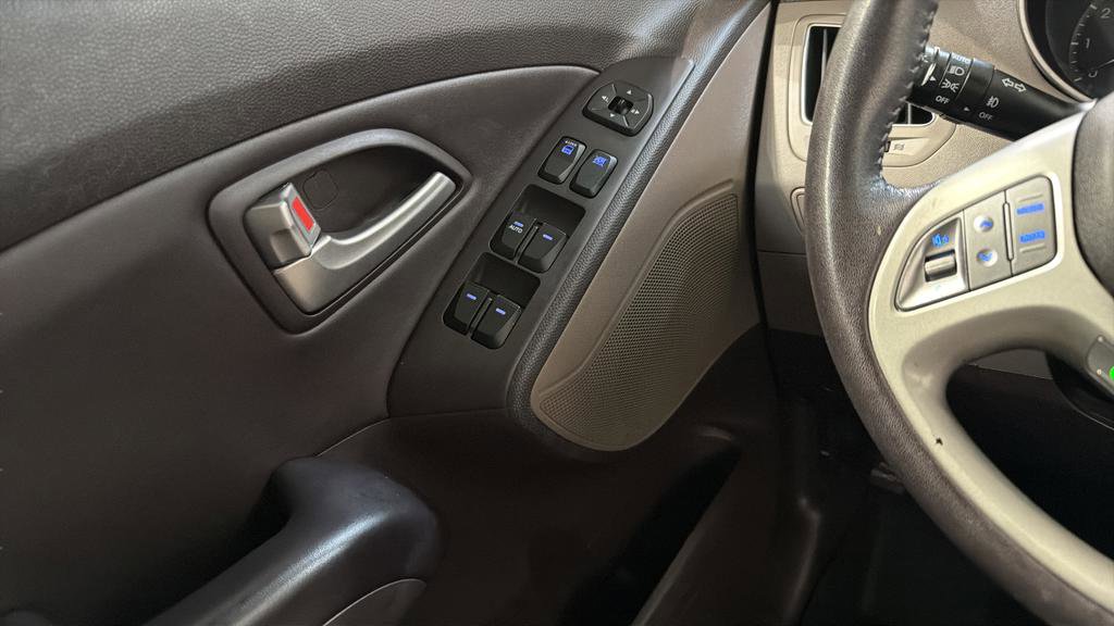 Used 2013 Hyundai Tucson Limited w/ Premium Pkg image 18