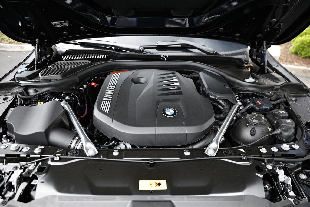 New 2026 BMW 550e xDrive w/ Executive Package AWD/4WD image 32