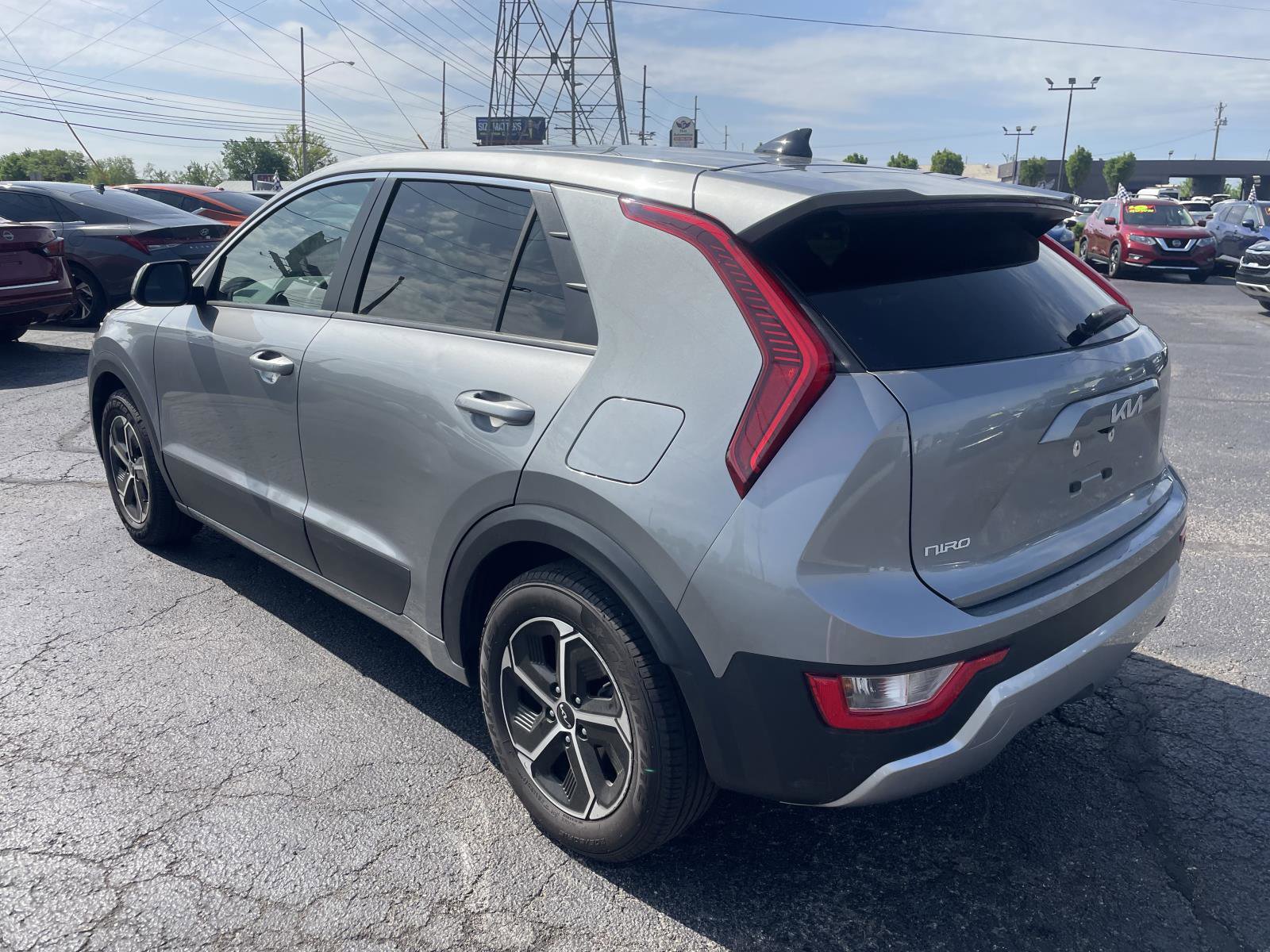 Used 2023 Kia Niro LX FWD image 3