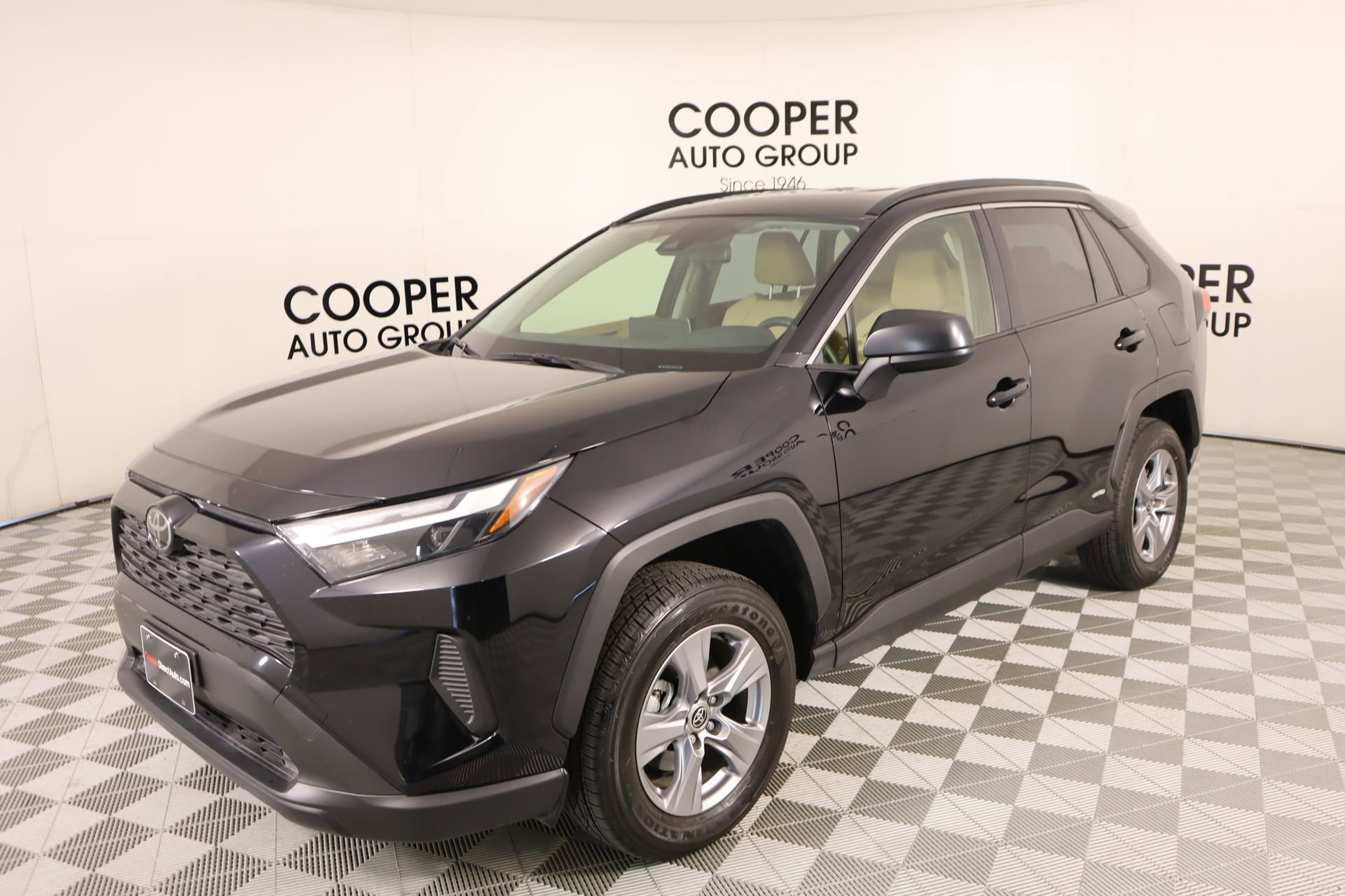Used 2025 Toyota RAV4 LE image 9