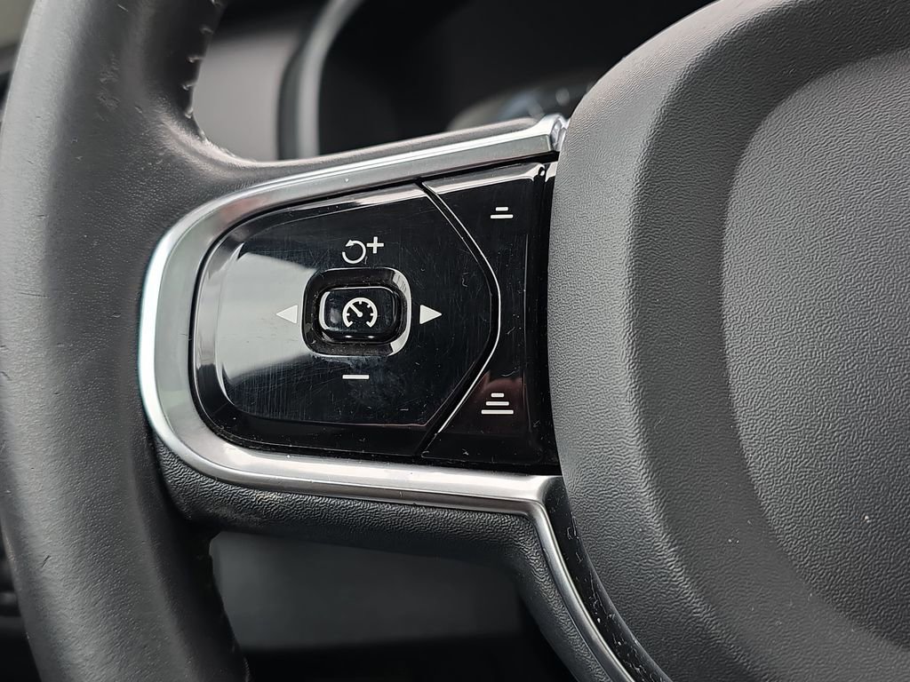 Used 2016 Volvo XC90 T6 Momentum w/ Protection Package Plus AWD/4WD image 21