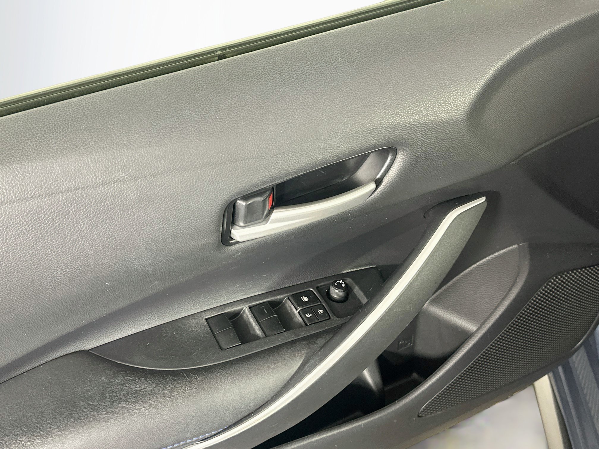 Used 2021 Toyota Corolla SE FWD image 15