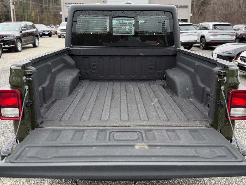Used 2024 Jeep Gladiator Sport image 4