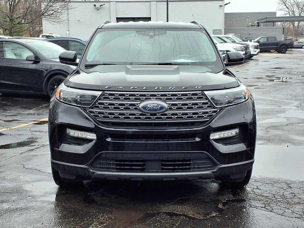 Used 2023 Ford Explorer XLT w/ Equipment Group 202A image 5