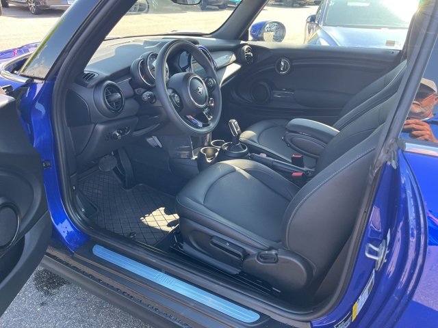 Used 2021 MINI Cooper 2-Door Hardtop image 9