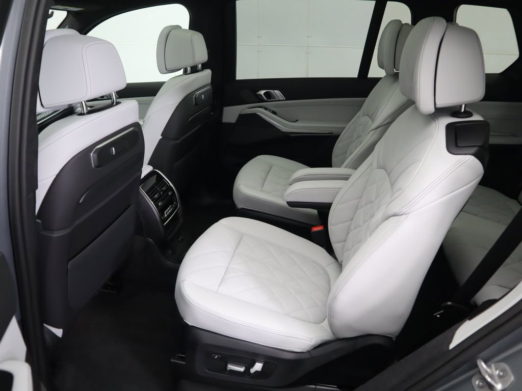 Used 2026 BMW X7 xDrive40i AWD/4WD image 23