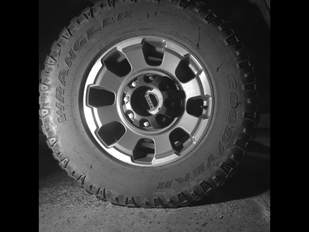 Used 2023 Ford F250 Lariat w/ Tremor Off-Road Package AWD/4WD image 39