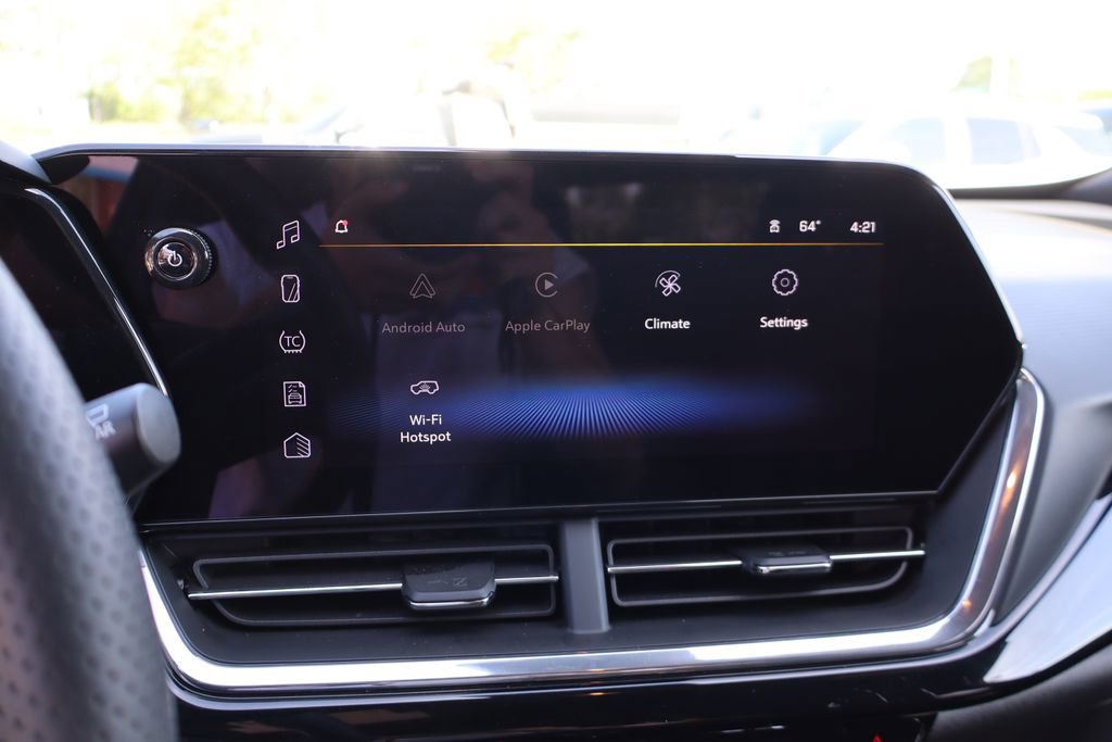 Used 2025 Chevrolet Trax RS w/ Sunroof Package FWD image 21