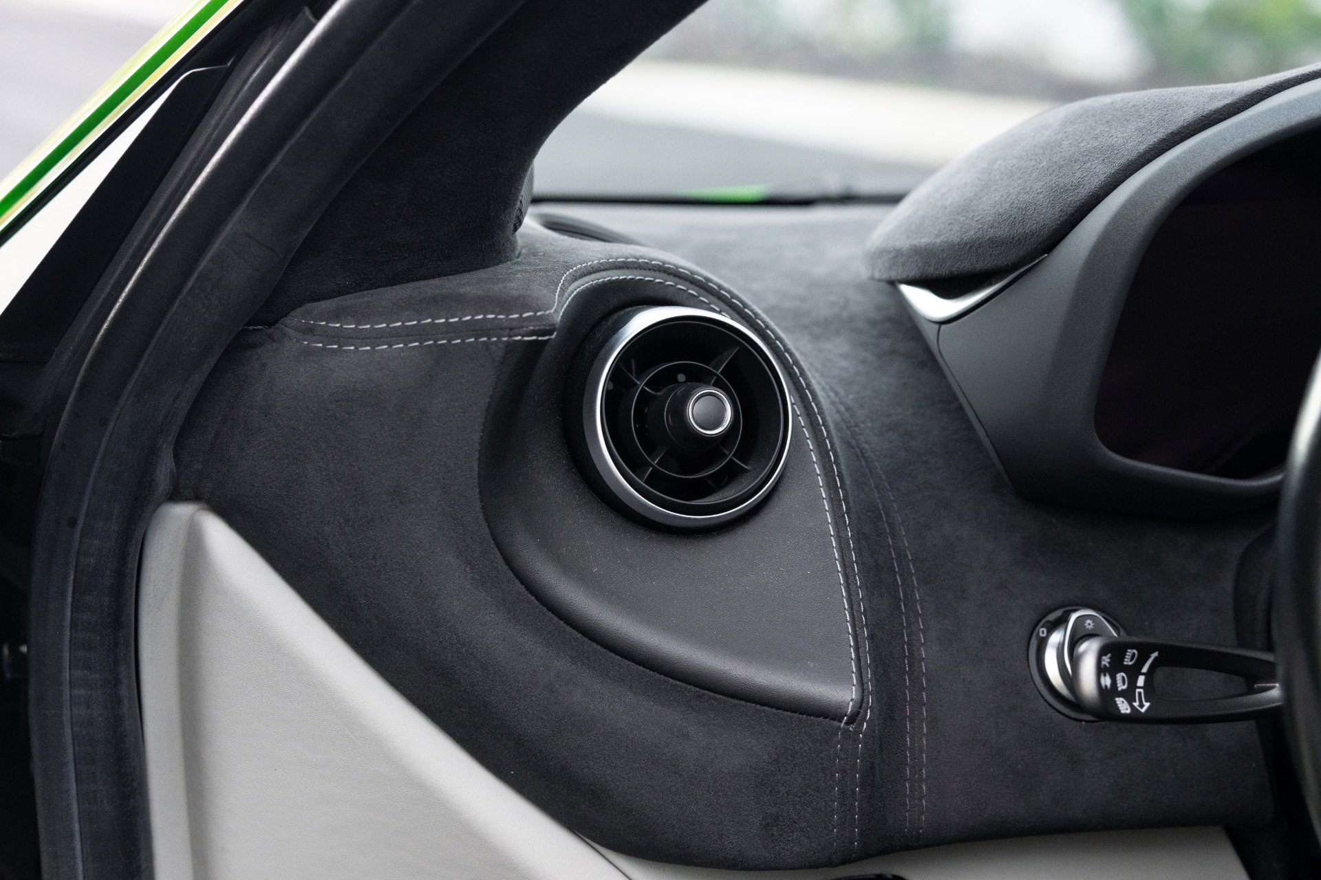 Used 2018 McLaren 570S Spider RWD image 41