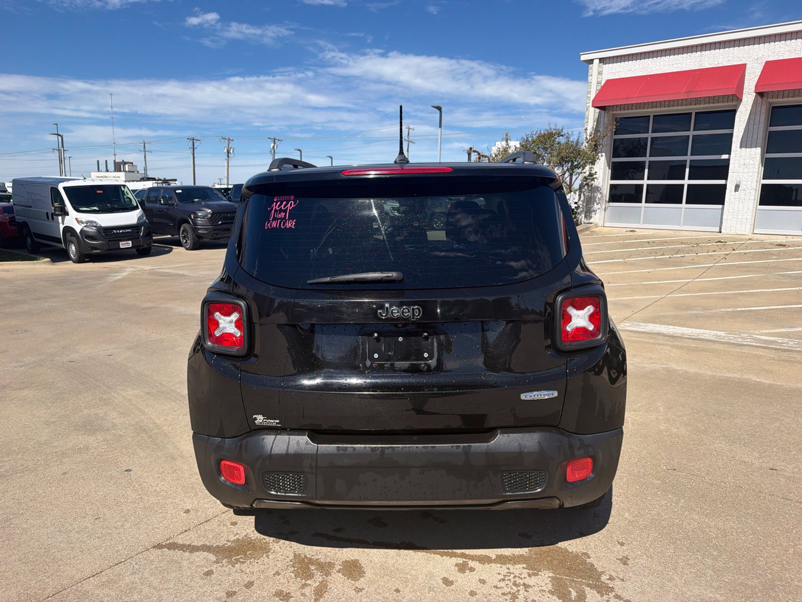 Used 2017 Jeep Renegade Latitude FWD image 6