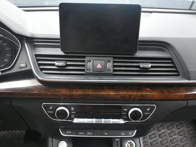 Used 2020 Audi Q5 2.0T Premium w/ Convenience Package image 17