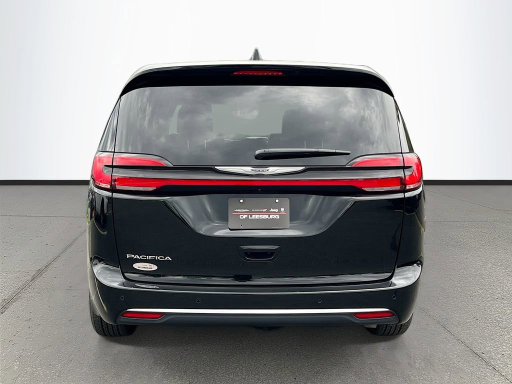 Certified 2025 Chrysler Pacifica Select image 6