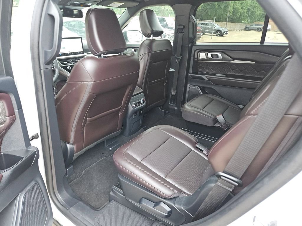Used 2025 Ford Explorer Platinum w/ LUX Leather Package AWD/4WD image 29