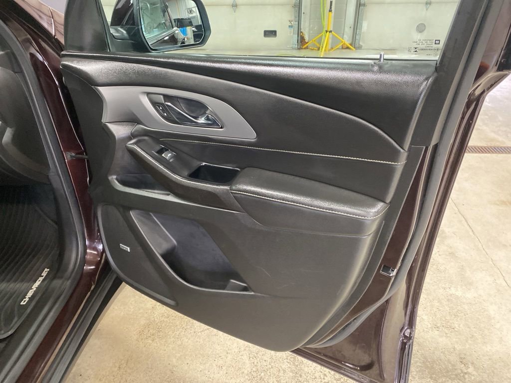 Used 2023 Chevrolet Traverse LT w/ LT Premium Package AWD/4WD image 22