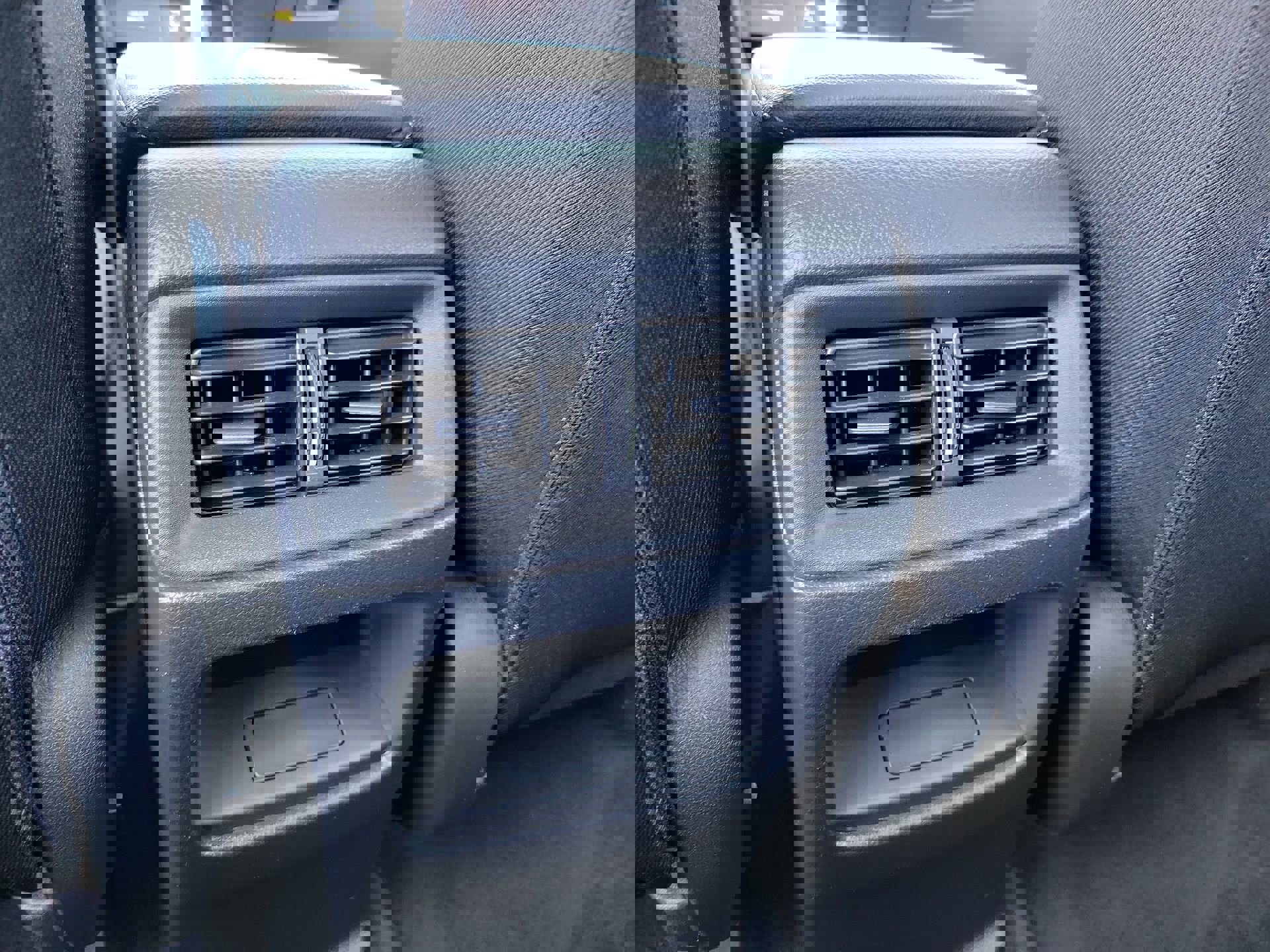 Used 2025 Honda CR-V LX image 17