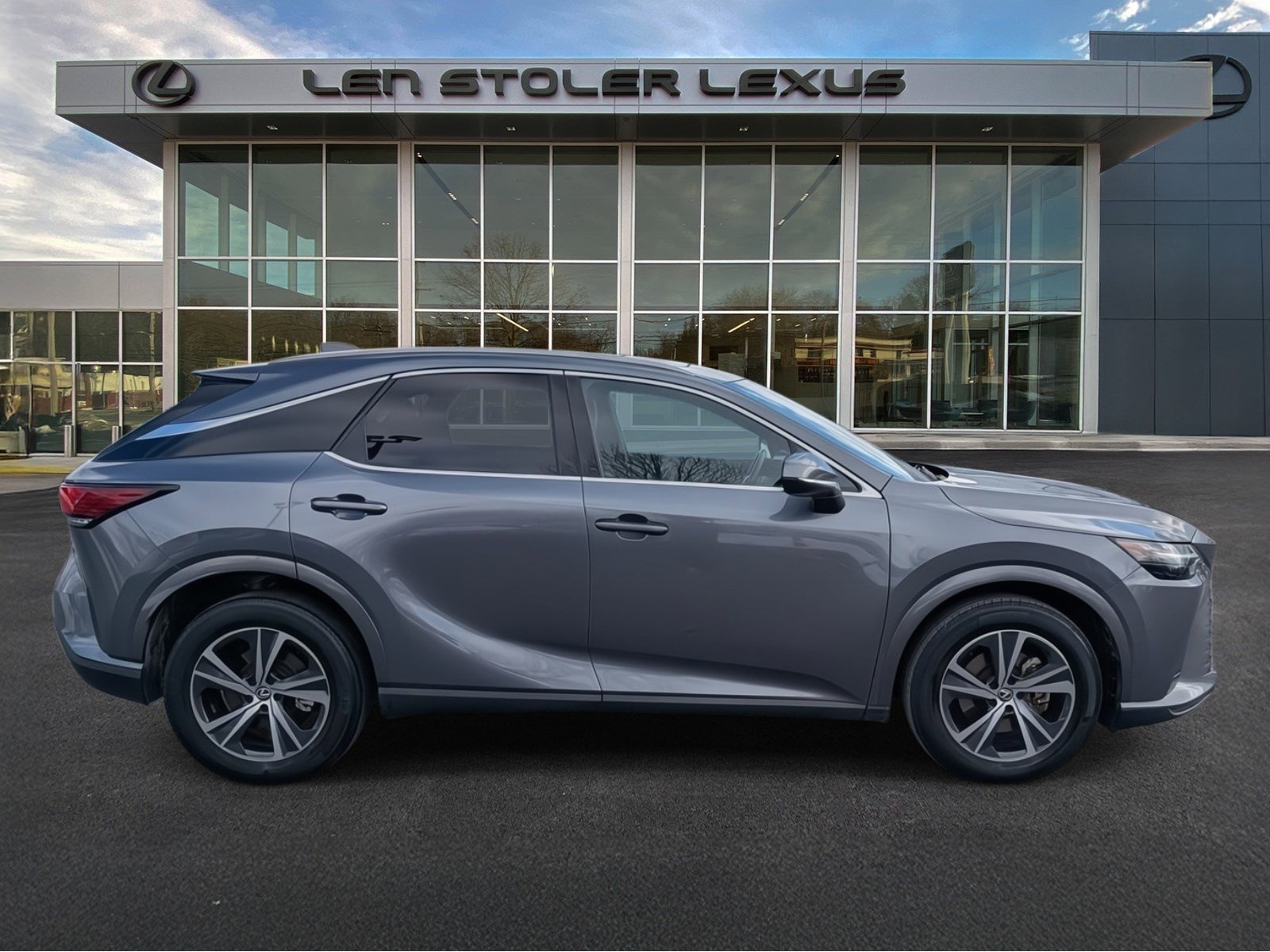 Used 2023 Lexus RX 350 Premium w/ Accessory Package image 2