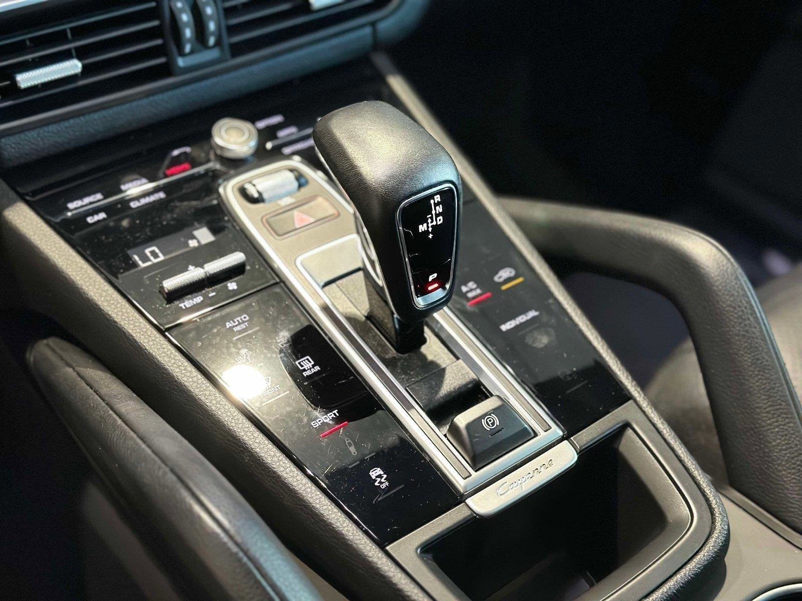 Used 2022 Porsche Cayenne image 25