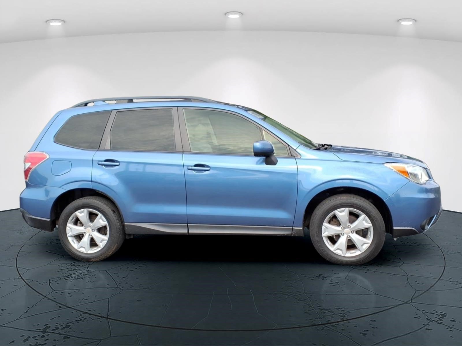 Used 2016 Subaru Forester 2.5i Premium w/ All-Weather Package AWD/4WD image 2