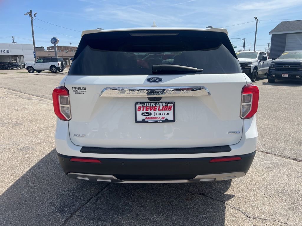 Used 2020 Ford Explorer XLT w/ Equipment Group 202A image 7