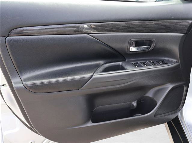 Used 2016 Mitsubishi Outlander SE AWD/4WD image 10