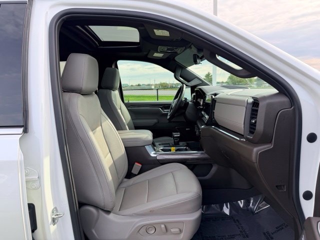 Certified 2023 Chevrolet Silverado 1500 LTZ w/ LTZ Premium Package AWD/4WD image 11