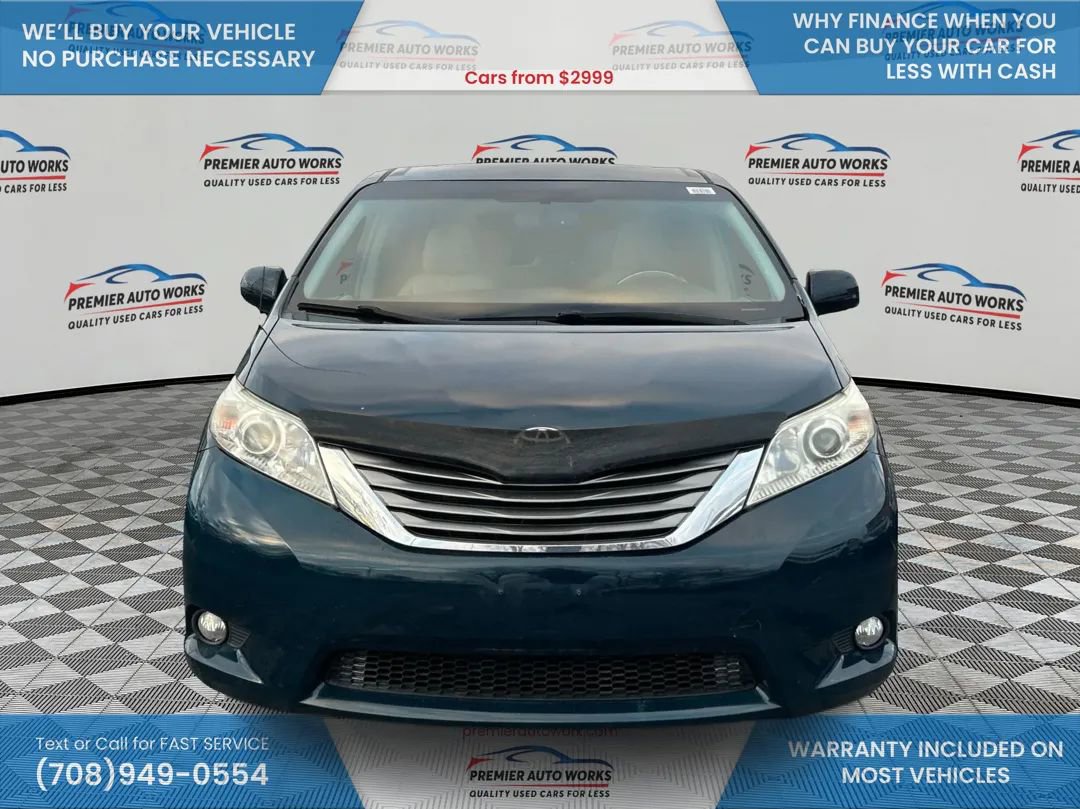 Used 2012 Toyota Sienna XLE image 2