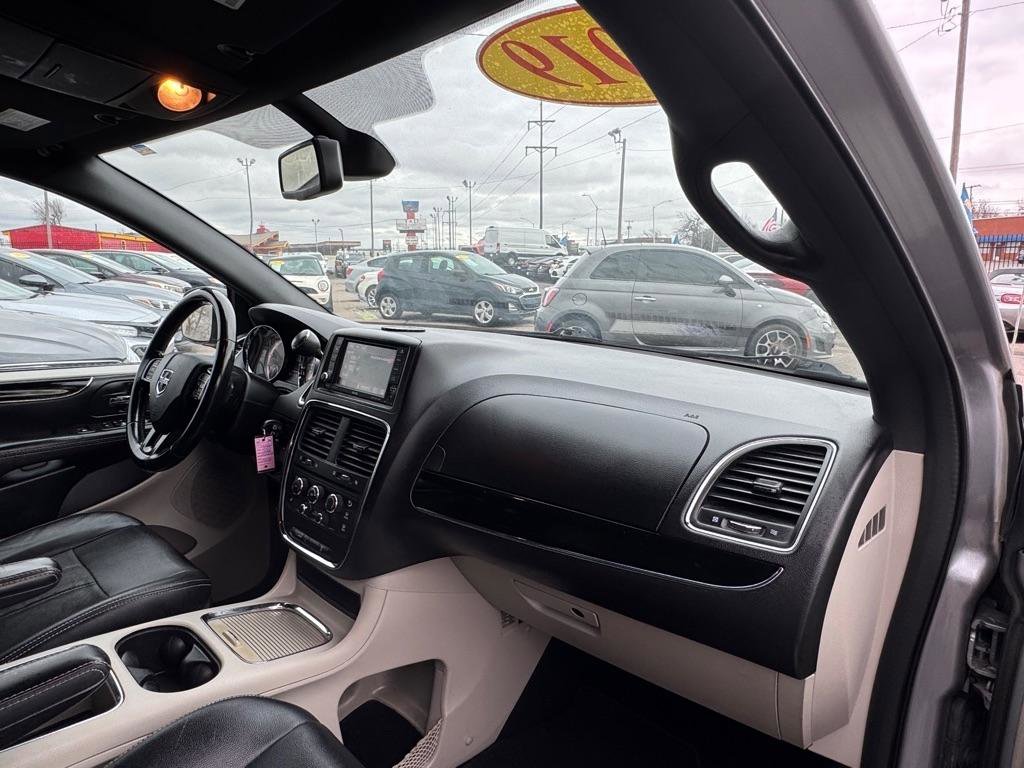 Used 2019 Dodge Grand Caravan SXT image 11