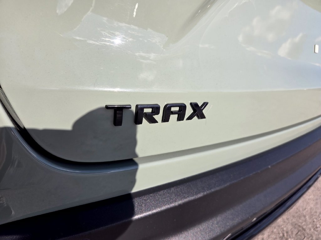 Used 2024 Chevrolet Trax RS w/ Sunroof Package FWD image 11