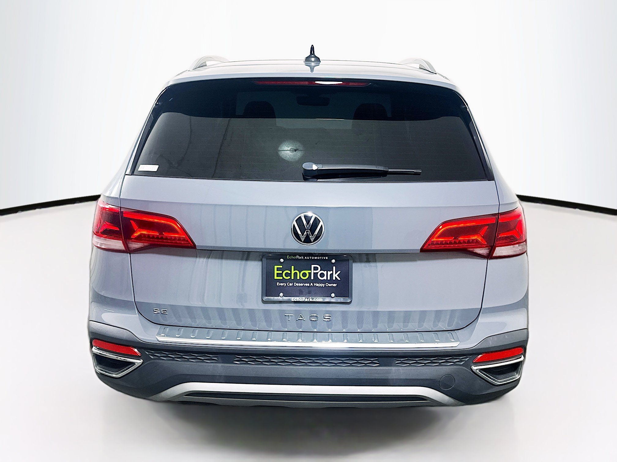 Used 2022 Volkswagen Taos SE w/ Panoramic Sunroof Package FWD image 7