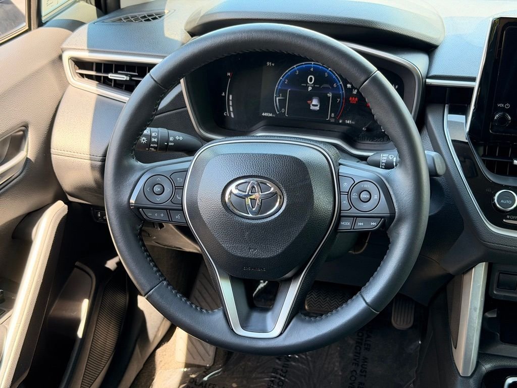 Certified 2025 Toyota Corolla Cross XLE FWD image 18