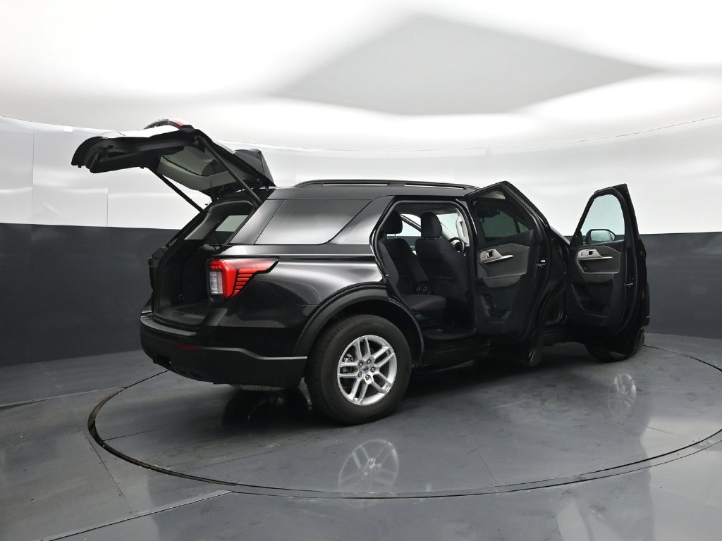 Used 2025 Ford Explorer Active AWD/4WD image 6