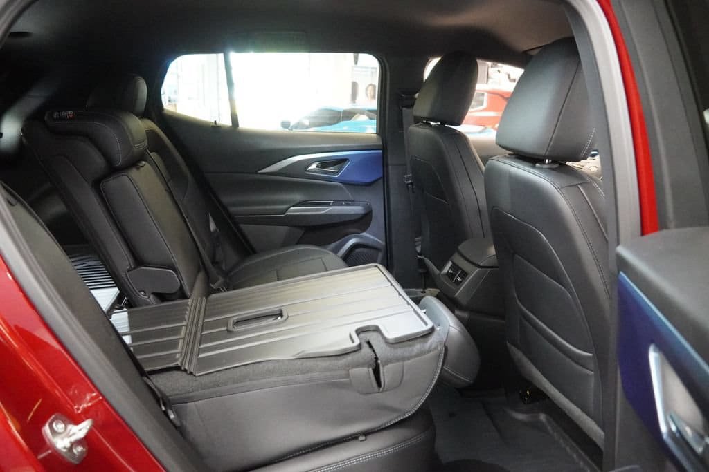 New 2026 Chevrolet Equinox EV LT w/ LPO, Blackout Package FWD image 33