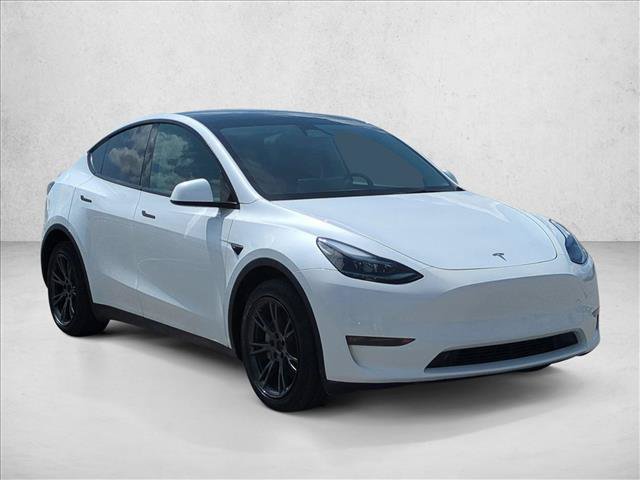Used 2024 Tesla Model Y Long Range AWD/4WD image 3