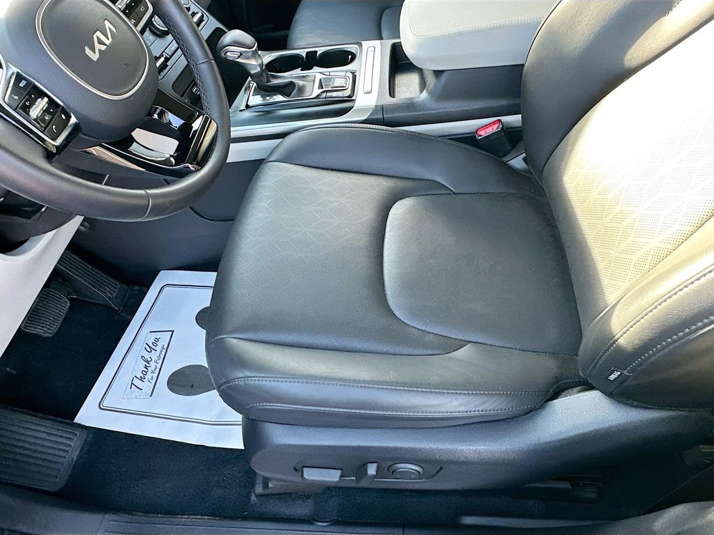 Certified 2024 Kia Carnival LX image 16