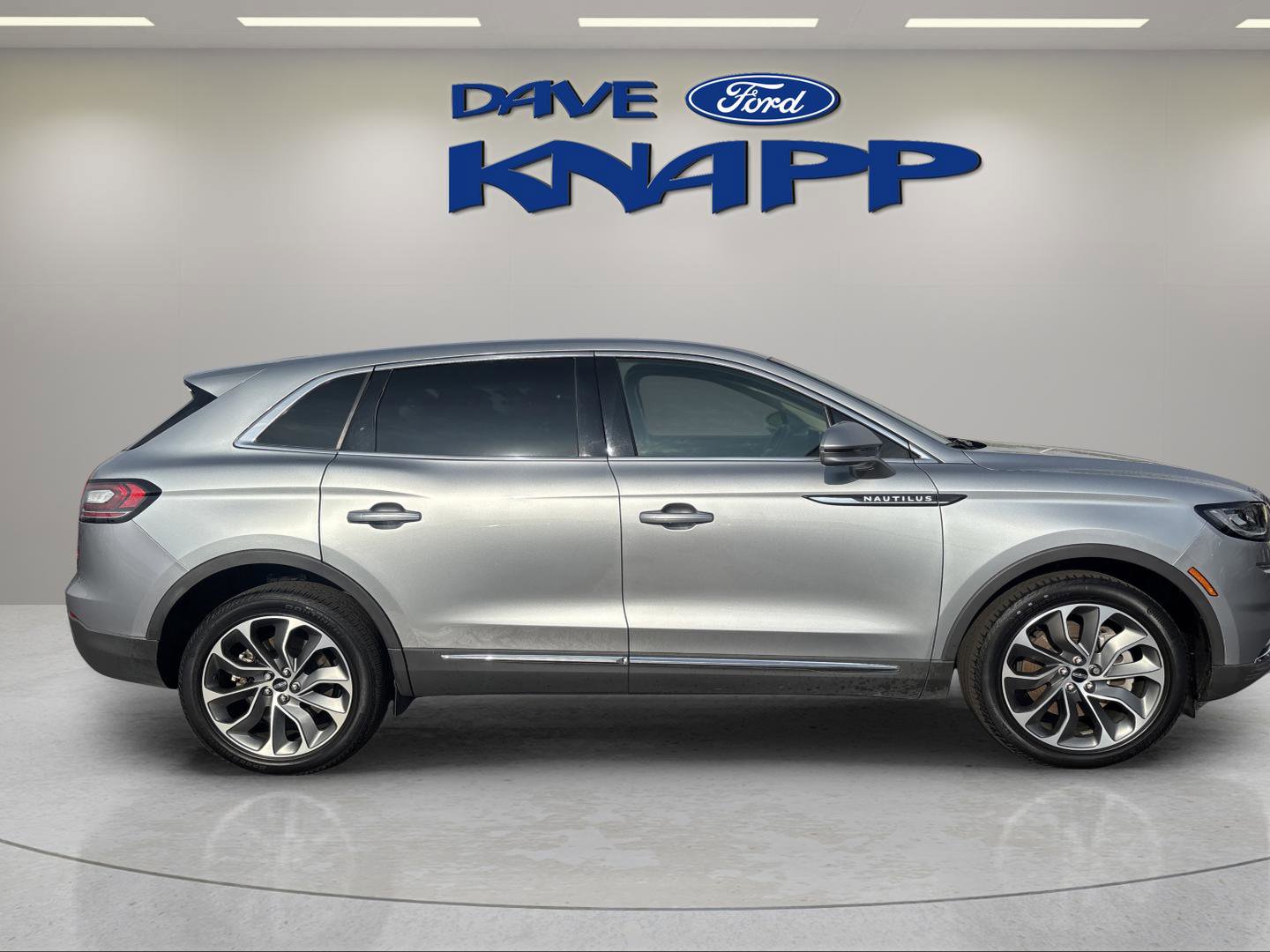 Used 2023 Lincoln Nautilus Reserve image 8