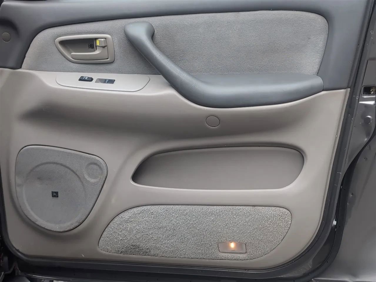 Used 2006 Toyota Sequoia SR5 RWD image 18