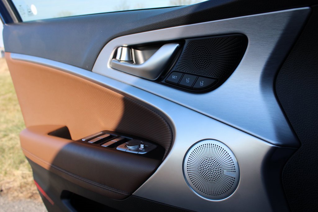 Used 2021 Genesis G70 3.3T image 11