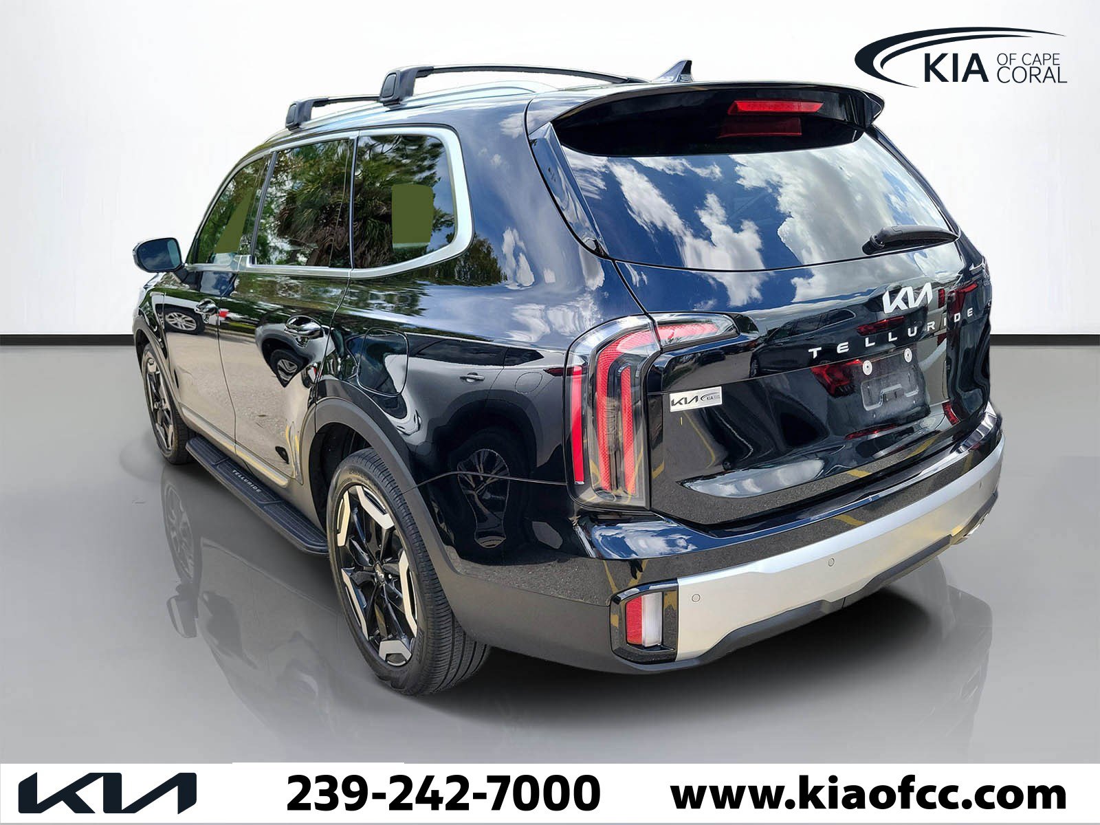 Certified 2024 Kia Telluride EX w/ EX Captain's Chair Package image 4